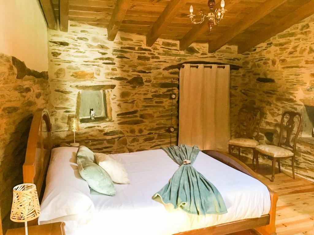 Casa Rural Bierzo Encantado Valle de Finolledo ภายนอก รูปภาพ