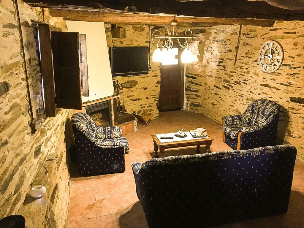 Casa Rural Bierzo Encantado Valle de Finolledo ภายนอก รูปภาพ